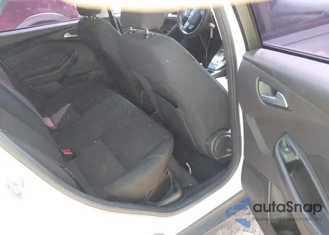 2016 Ford Focus Se z USA, uszkodzony, nr VIN 1FADP3F28GL404931